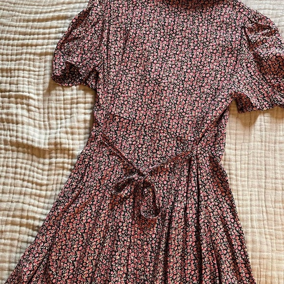 Collared Dress - Picture 2 of 3